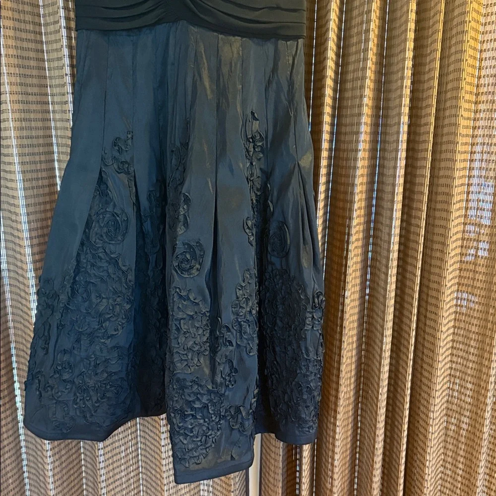 Elegant Black Sleeveless Dress by Adrianna Papell - Picture 2 of 9